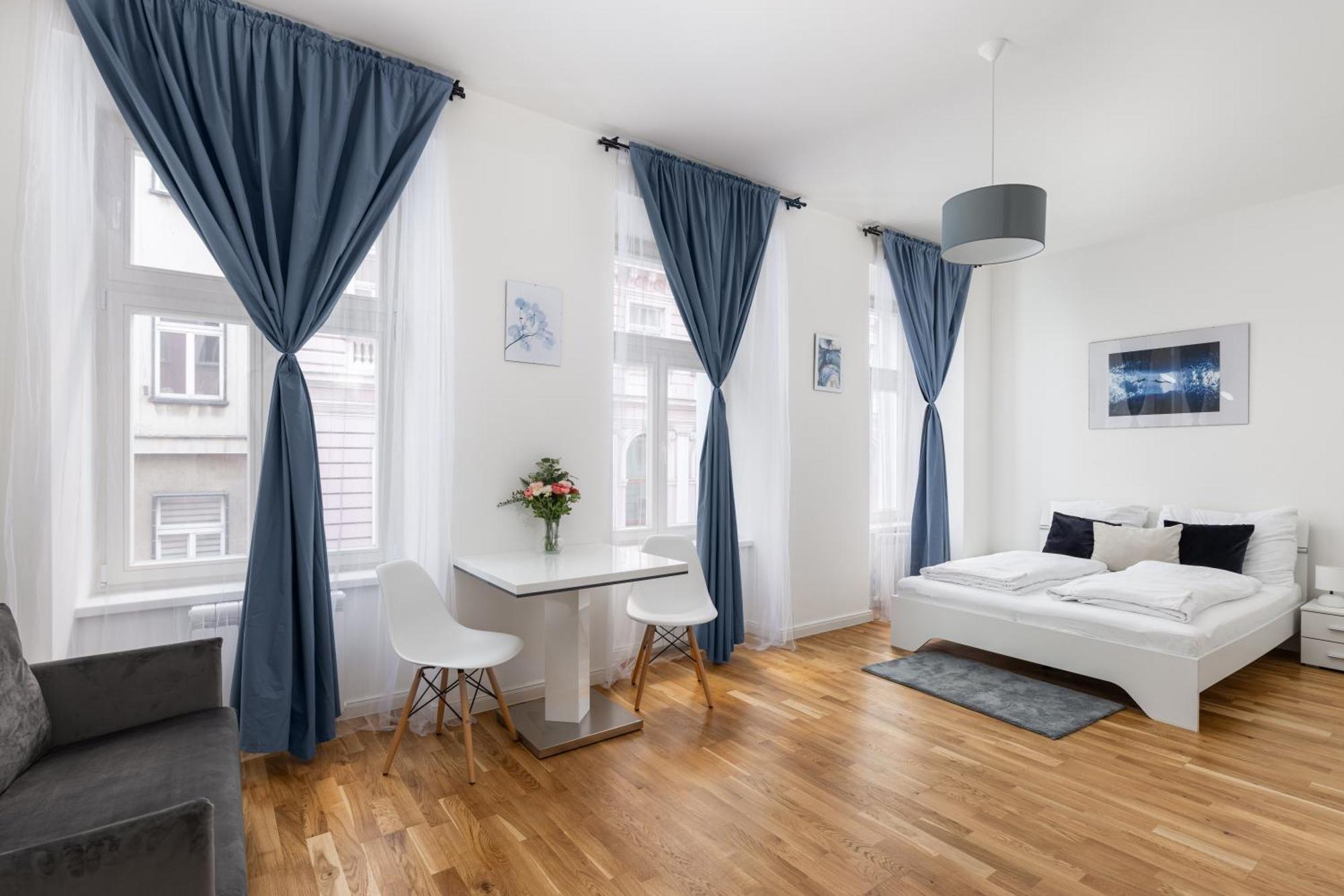 Stay2Gether Blue Vibe Studio - Metro Florenc Praag Buitenkant foto
